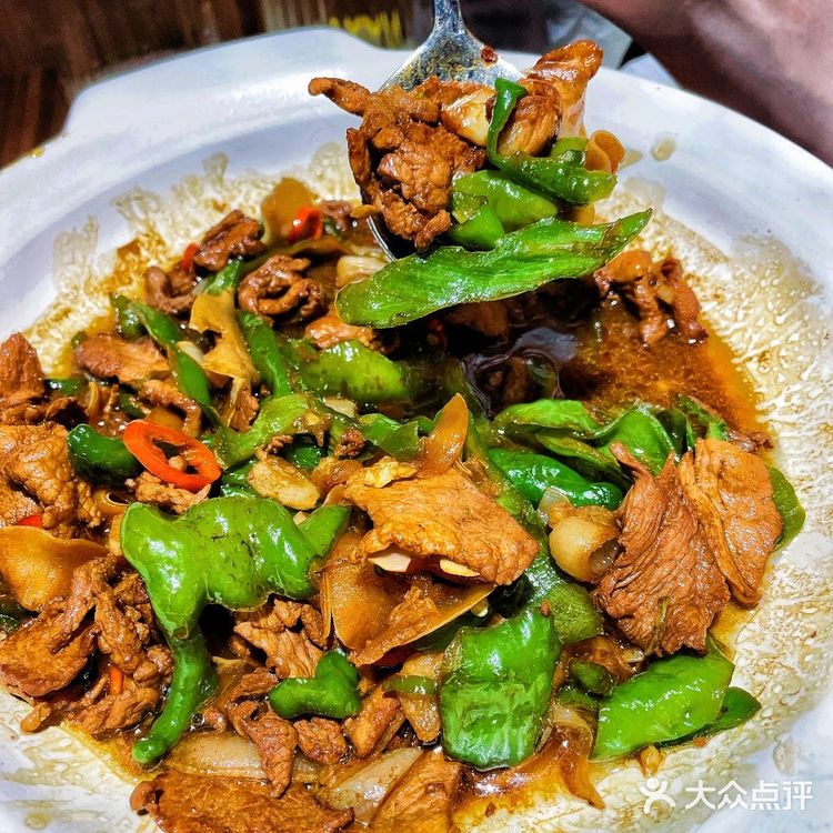 胡子大厨新店来啦！，魔都人气小炒肉，超级下饭