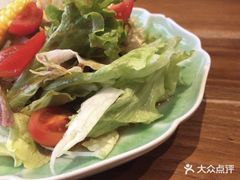 牛油果三文鱼沙拉-初居食屋日式料理(万象城购物中心店)