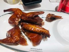 玻璃脆皮乳鸽-兴粤匯香港茶餐厅(宝山日月光店)