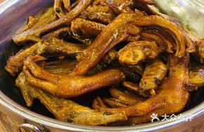 Braised Pork Trotter in Soy Sauce