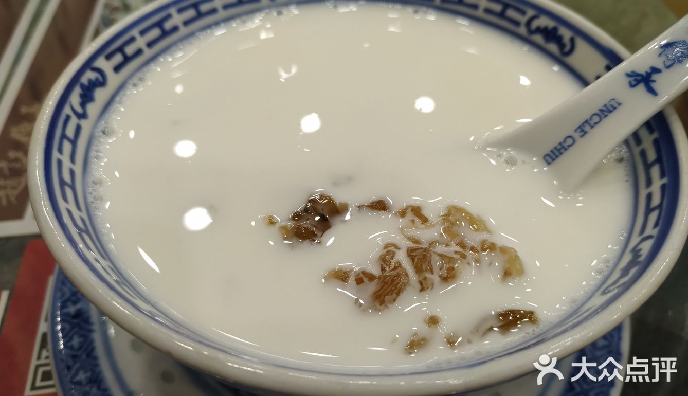 实惠好喝。猪油捞面平平淡淡，上面撒了些芝麻