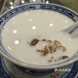 实惠好喝。猪油捞面平平淡淡，上面撒了些芝麻