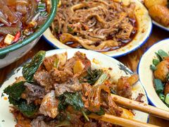 -拈签一笑黄牛肉辣卤串串