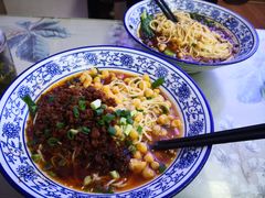 -渝之汇牛肉豌杂面
