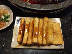 -茅草房·河畔园林火锅