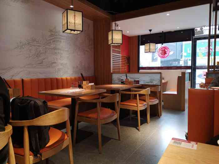 陕弘丰(朝山街店)-"朝山街上一家小面馆,里面的环境比较干净,.