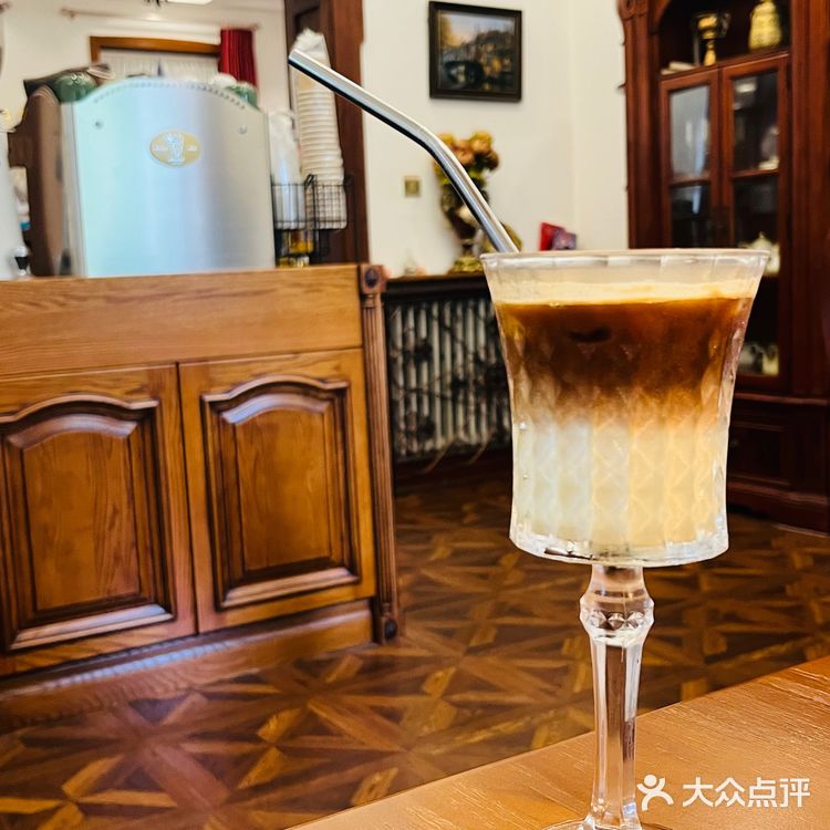 青岛老巷里的咖啡时光|藏在街角的 莫奈花园 咖啡馆