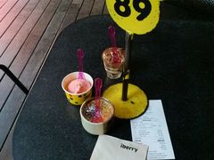 -莓园冰淇淋店