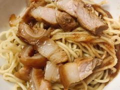 -松树干拌面店