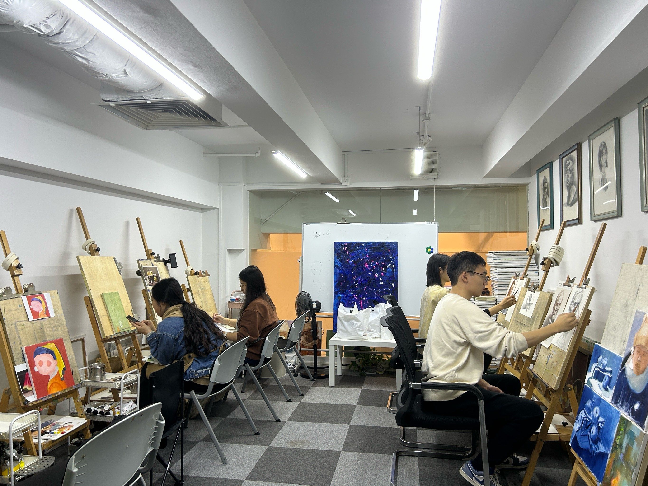 .在这画画,能让人忘却一切烦恼