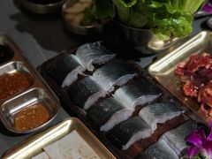 -围炉肉舍•炭烤活鳗•丹东海鲜烤肉(步行街店)