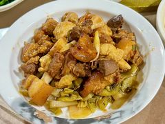 咸菜焖猪肉-鲤鱼塘农家山庄