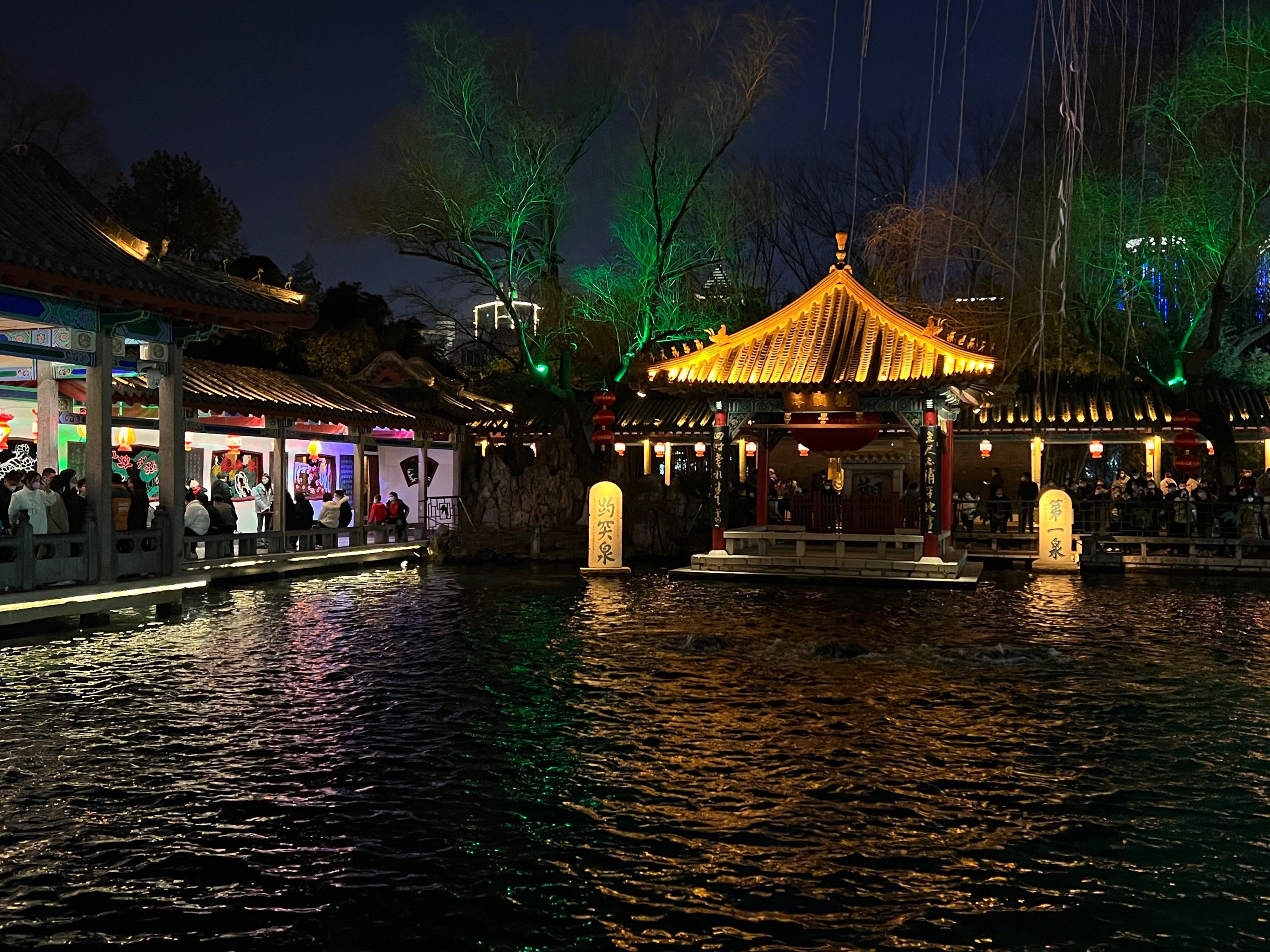 趵突泉的夜景
