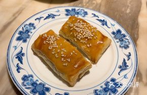 Crispy Honey-glazed Barbecue Pork Pastry