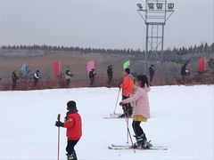 -采薇庄园四季滑雪场