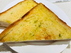 蒜蓉多士陪火腿炒蛋-香港新发烧腊茶餐厅(水围店)