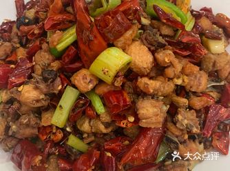这家川菜真的是实惠又好吃 每次跟同事来必点辣子鸡丁