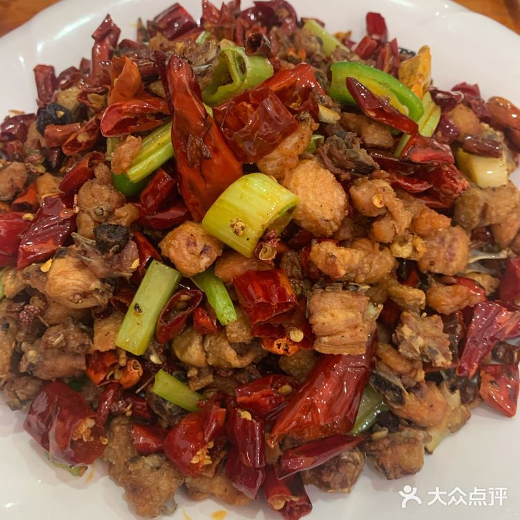 这家川菜真的是实惠又好吃 每次跟同事来必点辣子鸡丁