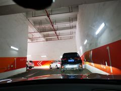 -悠方地下停车场