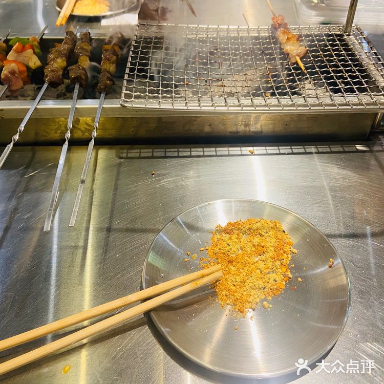 结果发现就在东站地铁Ｃ出口走一段就行