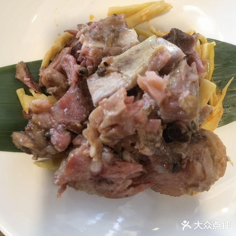 同事第一次来吃这家跷脚牛肉，订了一个双人套餐