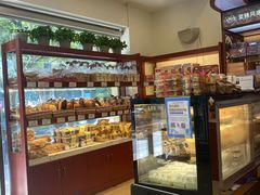 面包甜点陈列柜-红宝石·鲜奶小方·海派西点房(肇嘉浜店)