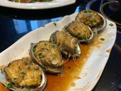 葱蒜粉丝蒸鲍鱼-小老板海鲜酒家(董家渡店)