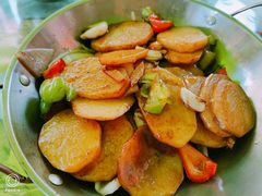 干锅土豆片-鱼乐岛餐厅·户外花园主题餐厅