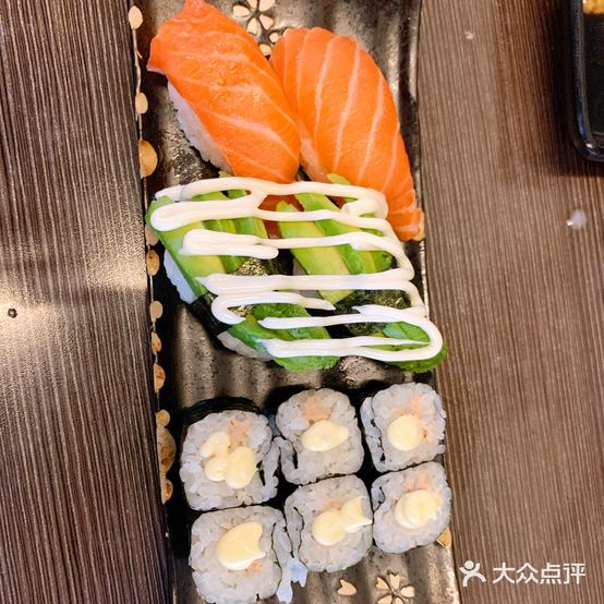 靓点寿司(教育路店)