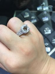 -威德钻石-克拉钻大本营(南京东路店)