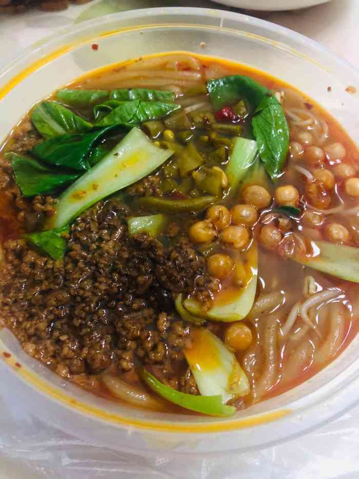 打分 想吃酸辣粉,点的他们家的外卖,整体还不错,但是如果有时间还是