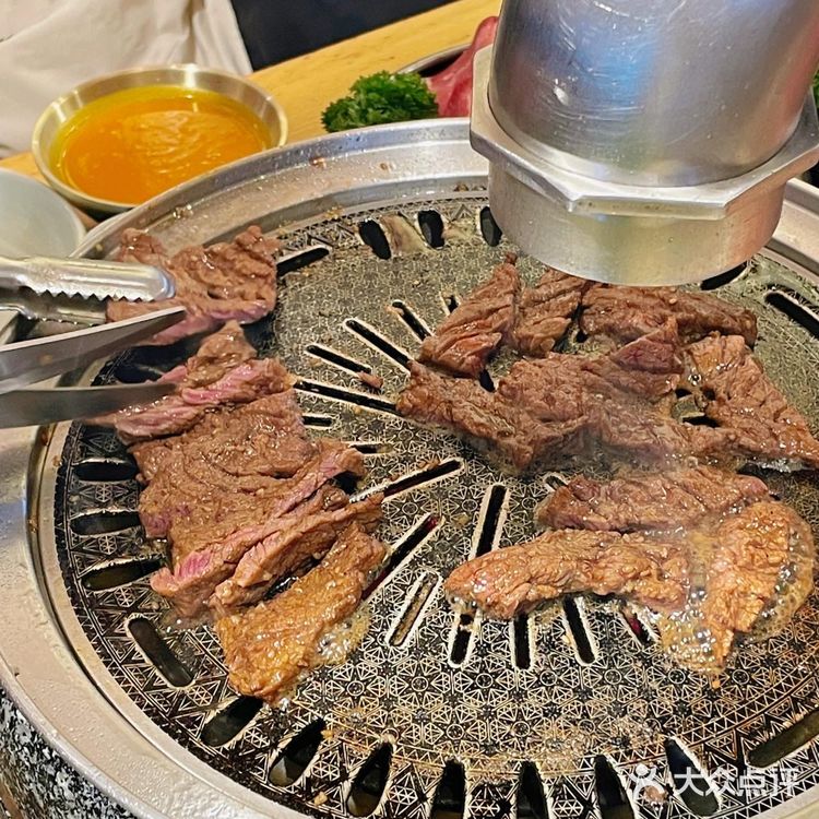 这个烤肉双人餐量好大我们仨人都没吃完……