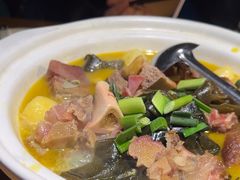-帅巴人舅母子腊蹄民俗村