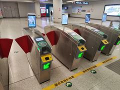 -新百广场(地铁站)