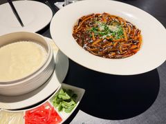 响油鳝丝配卷饼-RIVIERA 松鹤楼(外滩店)