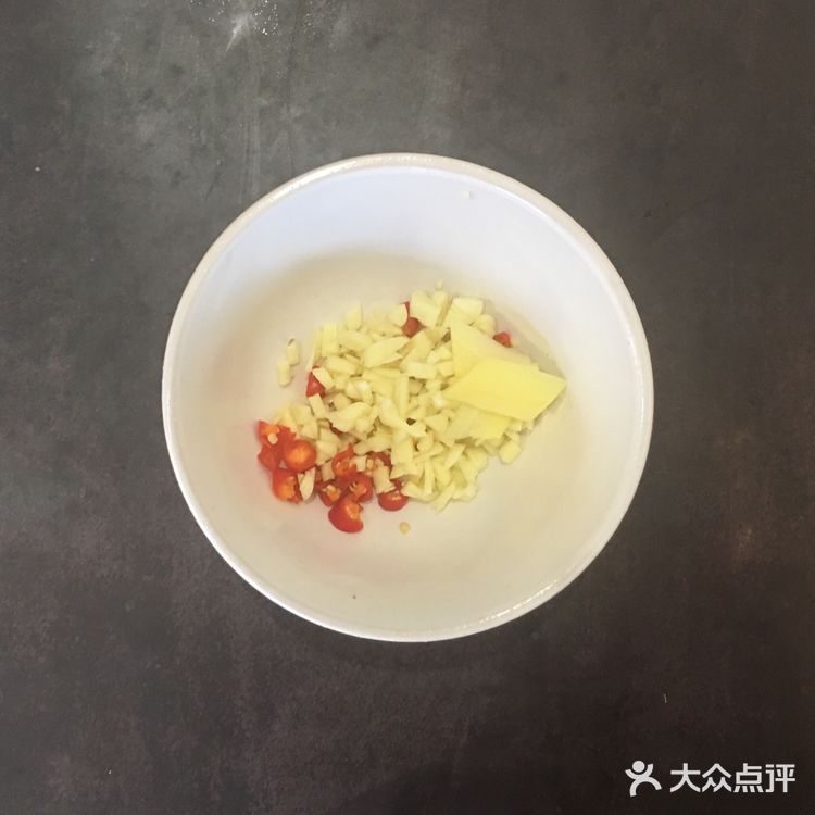 简单粗暴原始做法之清炒蒜苔   