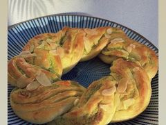 斑斓奶酥花园面包-风车面包