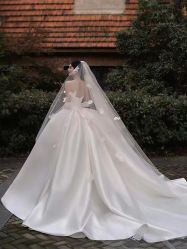 -衣贝姿婚纱礼服馆
