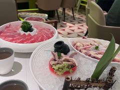 -洪氏嗨捞·广东猪肚鸡·椰子鸡火锅(西咸万象城店)