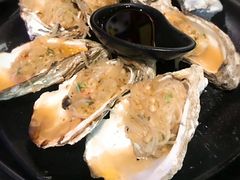 烤湛江小生蚝（12只）-何师烧烤·香辣蟹·川菜·30年老品牌(太古里旗舰店)
