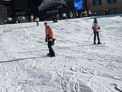 -采薇庄园四季滑雪场