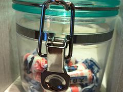 房間有整桶糖果-上海外滩英迪格酒店