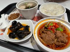 秘制麻辣牛肉饭-百事佳烧鸭牛腩(上海虹桥站店)