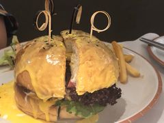 瀑布芝士牛肉汉堡-阿妮叶李(光谷世界城店)