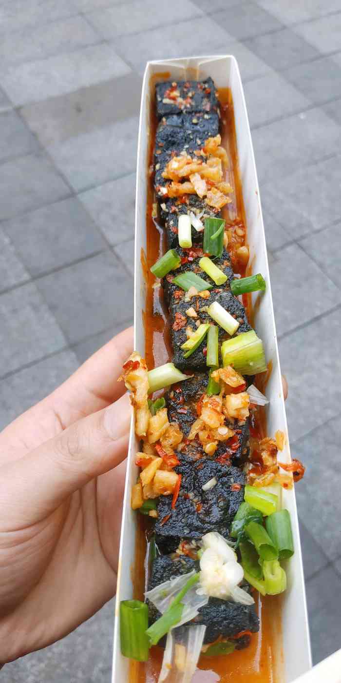 董顺桃小粒臭豆腐(嘉顿店)-"五一广场的商圈是长沙最热闹的地方.