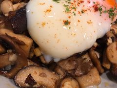 橄榄油炒杂菌配温泉蛋-CRAZYONES西班牙海鲜饭(日月光店)