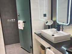 -上海虹桥中心爱琴海亚朵S酒店