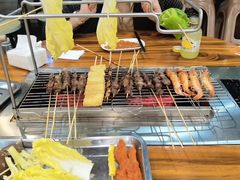 -哈尔滨小酒馆·鲜肉现穿自助烧烤(康新花园店)