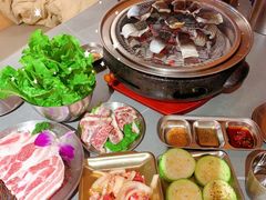 -围炉肉舍•炭烤活鳗•丹东海鲜烤肉(步行街店)