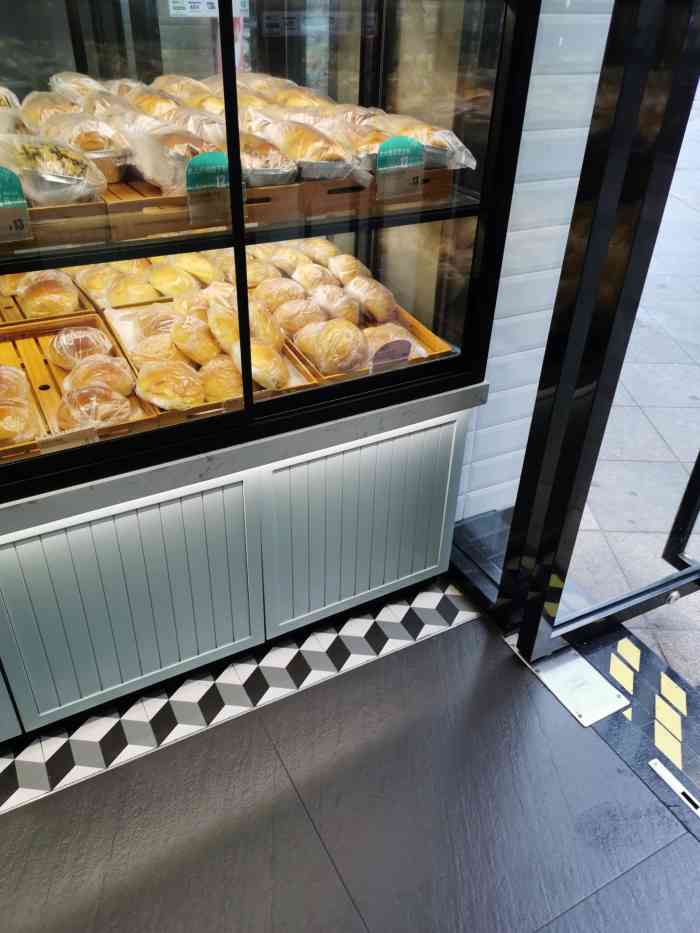 圣安娜饼屋(信和广场店)-"[薄荷]环境:感觉广州所有的圣安娜环境.